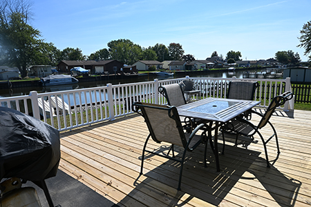 bealane beauty fish oasis deck canal view